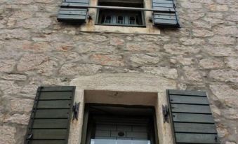 Voltera Apartments in Betina Old Town, with Parking Nearby