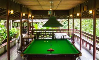 J Valley Resort