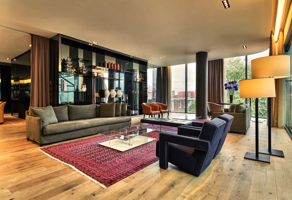 암스테르담 컨저버토리움 호텔의 웅장한 내부