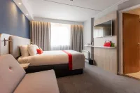Holiday Inn Express Glasgow - City Ctr Theatreland Hotels near St Andrew's Cathedral Glasgow