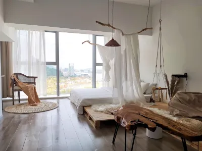 Ewan Yiwan Homestay (Lingang Xintiandi) Hotels near University of Electronic Science and Technology