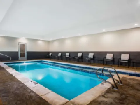 La Quinta Inn & Suites by Wyndham Pittsburg Hotels in Pittsburg