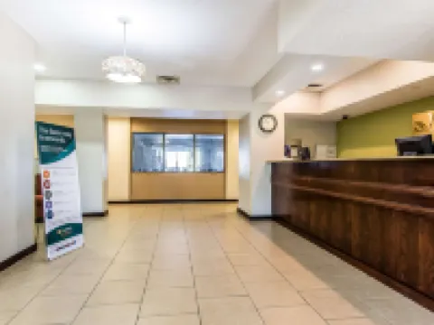 Quality Inn & Suites Hotels in La Vergne