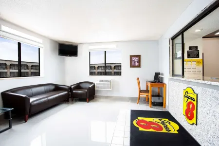 Super 8 by Wyndham Chester/Richmond Area Отели в г. Бермуда