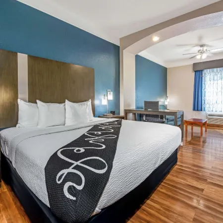 La Quinta Inn & Suites by Wyndham Kingwood Houston IAH Airpt