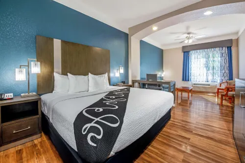 La Quinta Inn & Suites by Wyndham Kingwood Houston IAH Airpt - Spa