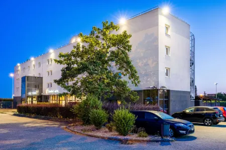 里昂聖艾修伯裡機場舒適飯店