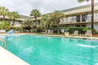 Quality Inn & Suites - Pools