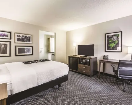 La Quinta Inn & Suites by Wyndham Atlanta Midtown - Buckhead Hotels in Atlanta