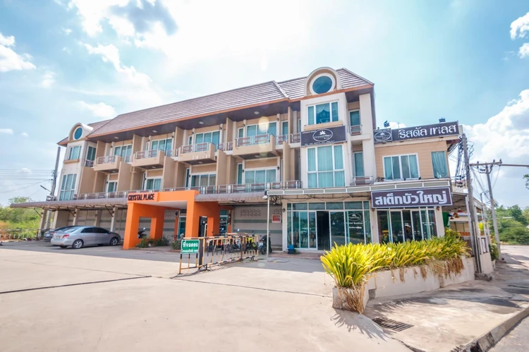 รูปภาพของคริสตัล เพลส บัวใหญ่