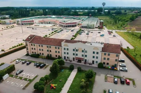 UNA HOTELS Occhiobello Отели в г. Bagnolo di Po