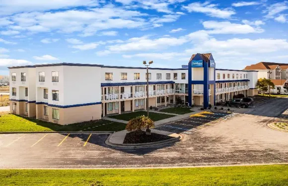 韋恩堡速 8 酒店