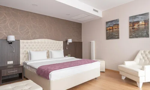 Harbor Club Hotel