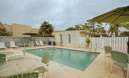 Island Breeze Inn - Venice - Housity