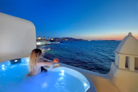 Little Venice Suites Отели рядом с достопримечательностью «Paradise Beach»