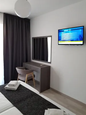 Les Palmiers Petrou Apartments - Homestays