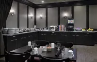 Holiday Inn BOSTON - CAMBRIDGE AREA by IHG - breakfast