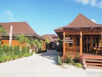 Khum Sai Ngam Hotel & Resort