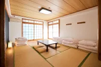J-Hoppers Lake Biwa Guesthouse - Pensions