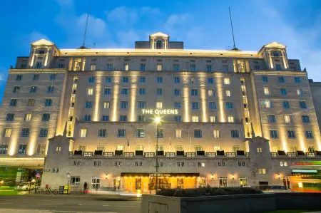 The Queens Hotel Отели рядом с достопримечательностью «Университет Лидс»