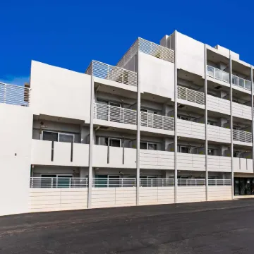 Mr.KINJO 万座ビーチ前＜恩納村＞ 御菓子御殿 恩納店周辺のホテル