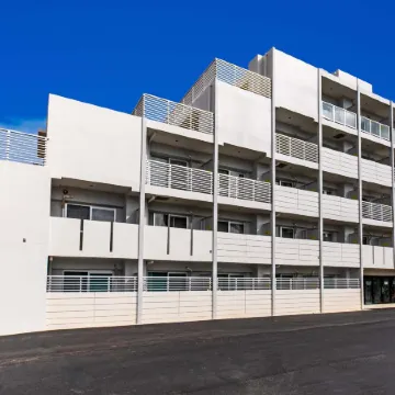 Mr.KINJO Manza Beachfront