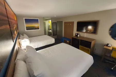 Days Inn by Wyndham Johnson Creek Отели в г. Лейк Милс