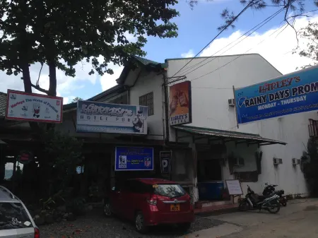 Harleys Pub and Hotel Отели в г. Олонгапо