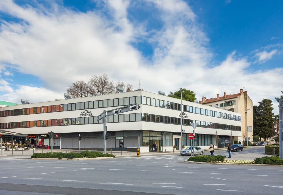 Hotel Corner - Housity