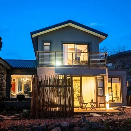 Safari Moon Luxury Bush Lodge