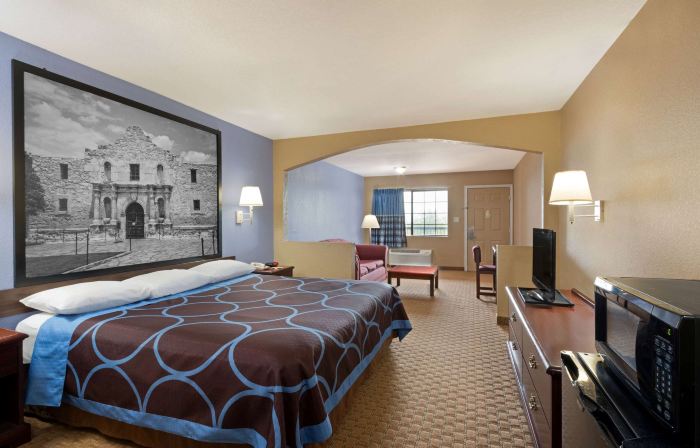 Super 8 by Wyndham San Antonio/Riverwalk Area