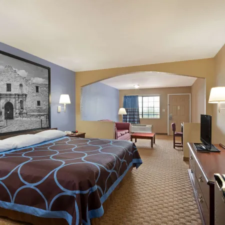 Super 8 by Wyndham San Antonio/Riverwalk Area Отели рядом с достопримечательностью «AT&T Центр»
