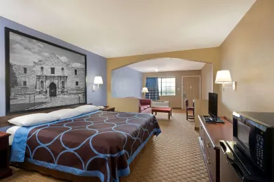 Super 8 by Wyndham San Antonio/Riverwalk Area Hotels in San Antonio