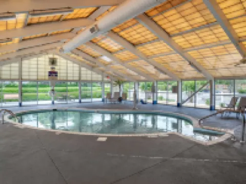 Best Western Plus Carlton Suites Hotels in Homewood