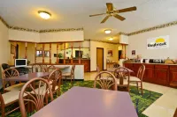Days Inn by Wyndham Topeka - فطور