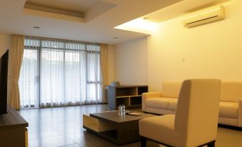 Big and Elegant 3Br Apartment at Simprug Park Residences