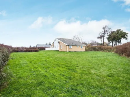 10 Person Holiday Home in Ebeltoft by Traum