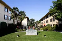 University Square Hotel - 2-Star
