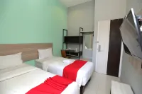 OYO Flagship 2124 Kars Inn Semarang Hotel a Tembalang