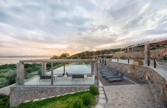 伊里尼恩度假村