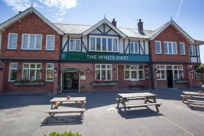 White Hart Hotels near Bentley