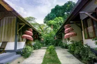 Komodo Lodge Hotel dekat Penyewaan kapal di sekitaran labuanbajo, pulau komodo dan alor