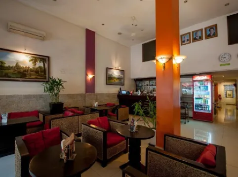 City Lodge Hotel Отели рядом с достопримечательностью «Ночной рынок Пном Пен»