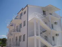Apartments Niko Hotels in Grohote