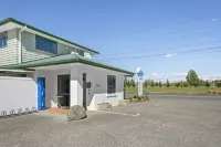 The Lakes Motel