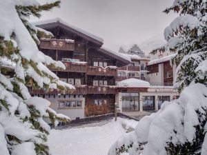 SCHLOSS Zermatt – CBD & Adaptogenic Spa and Sport Hotel