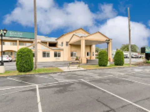 Quality Inn & Suites Northampton - Amherst Hotels in Hampshire County