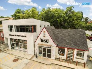 Dickson St Condo - on Dickson Street - Fayetteville Entertainment Hub