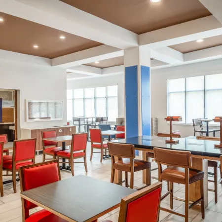 Holiday Inn Express & Suites Beaumont NW Parkdale Mall by IHG