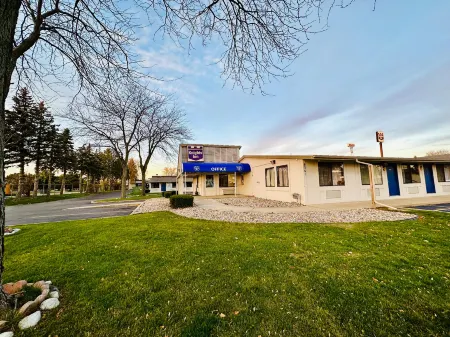 Knights Inn Bridgeport Отели в г. Бриджпорт чартер Тауншип